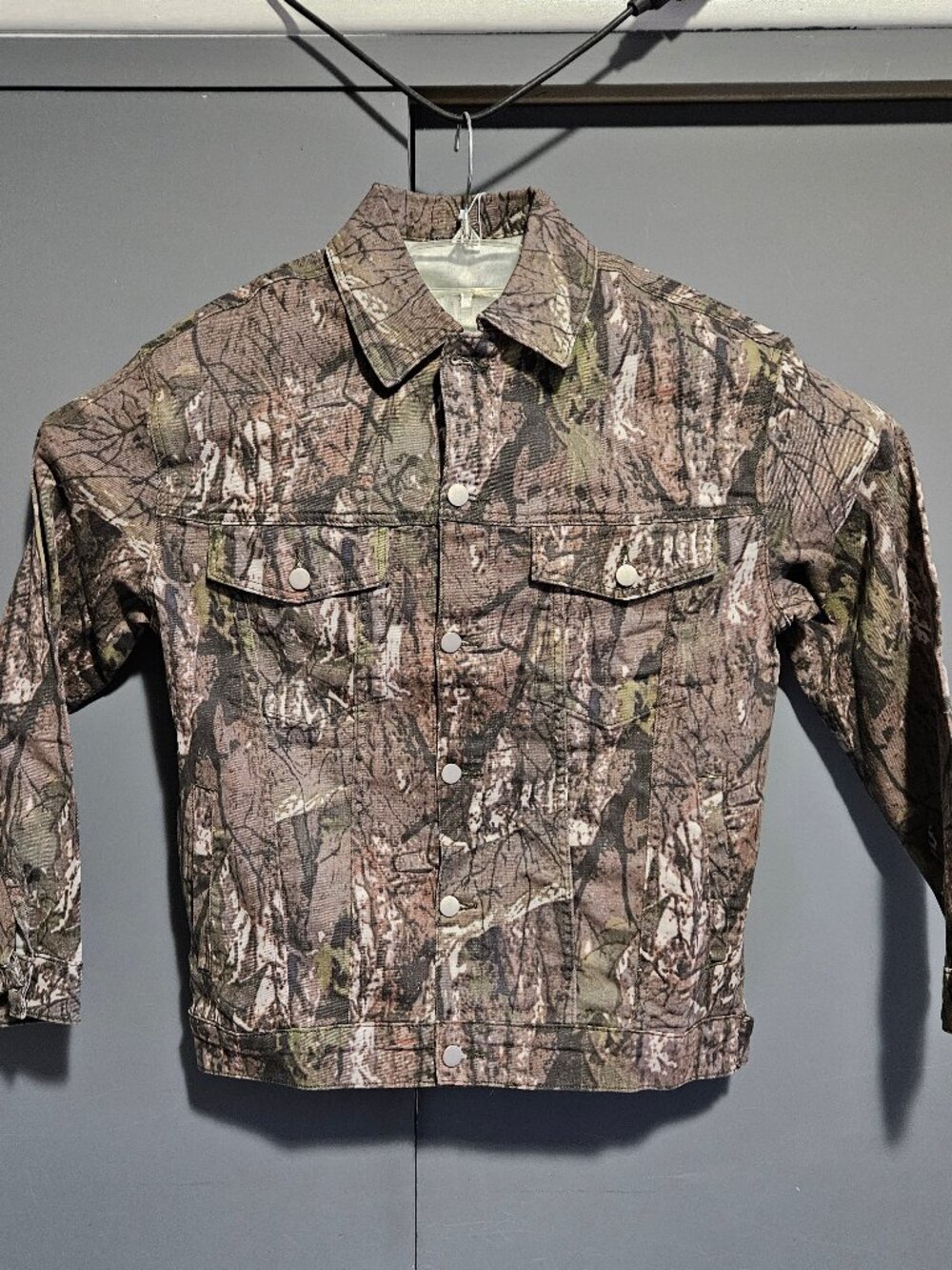 Mens Camo Jean Jacket size S Hinting